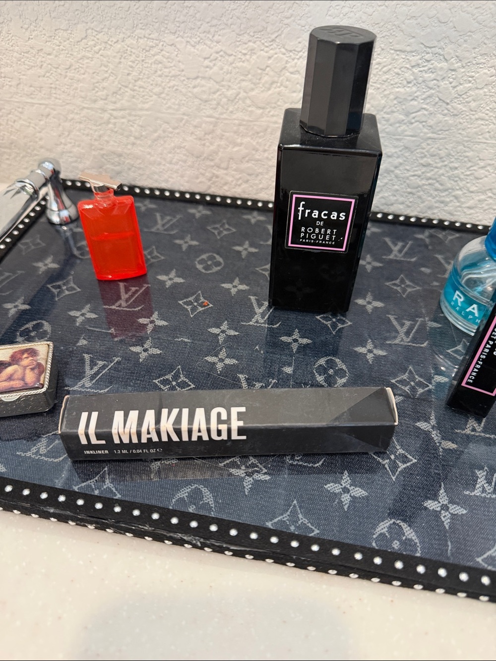 IL MAKIAGE Black Lipliner Box with Bold White Logo